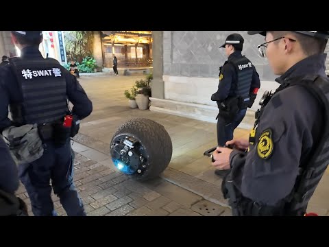 Aperçu de la vidéo : Spherical robot joins police patrols in China